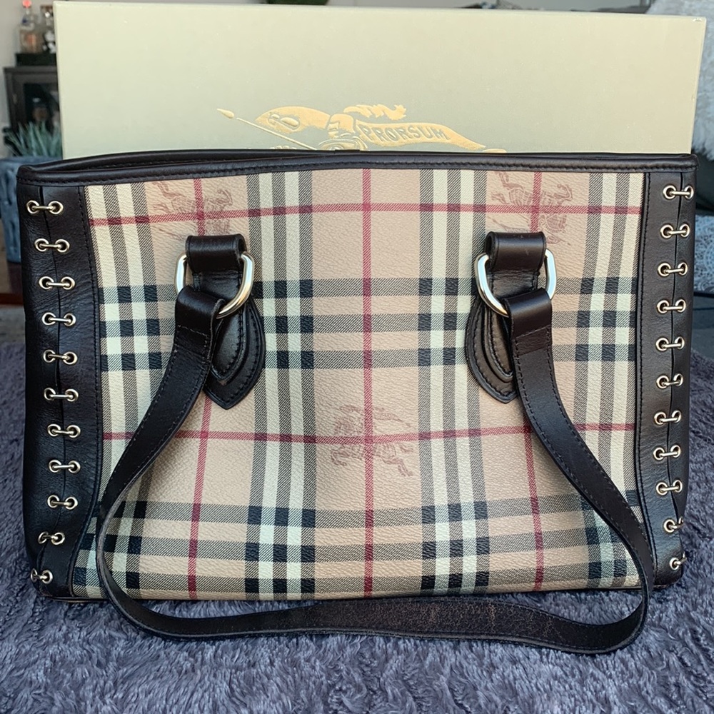 Classic Burberry Authentic Bag - Picture 2 of 15